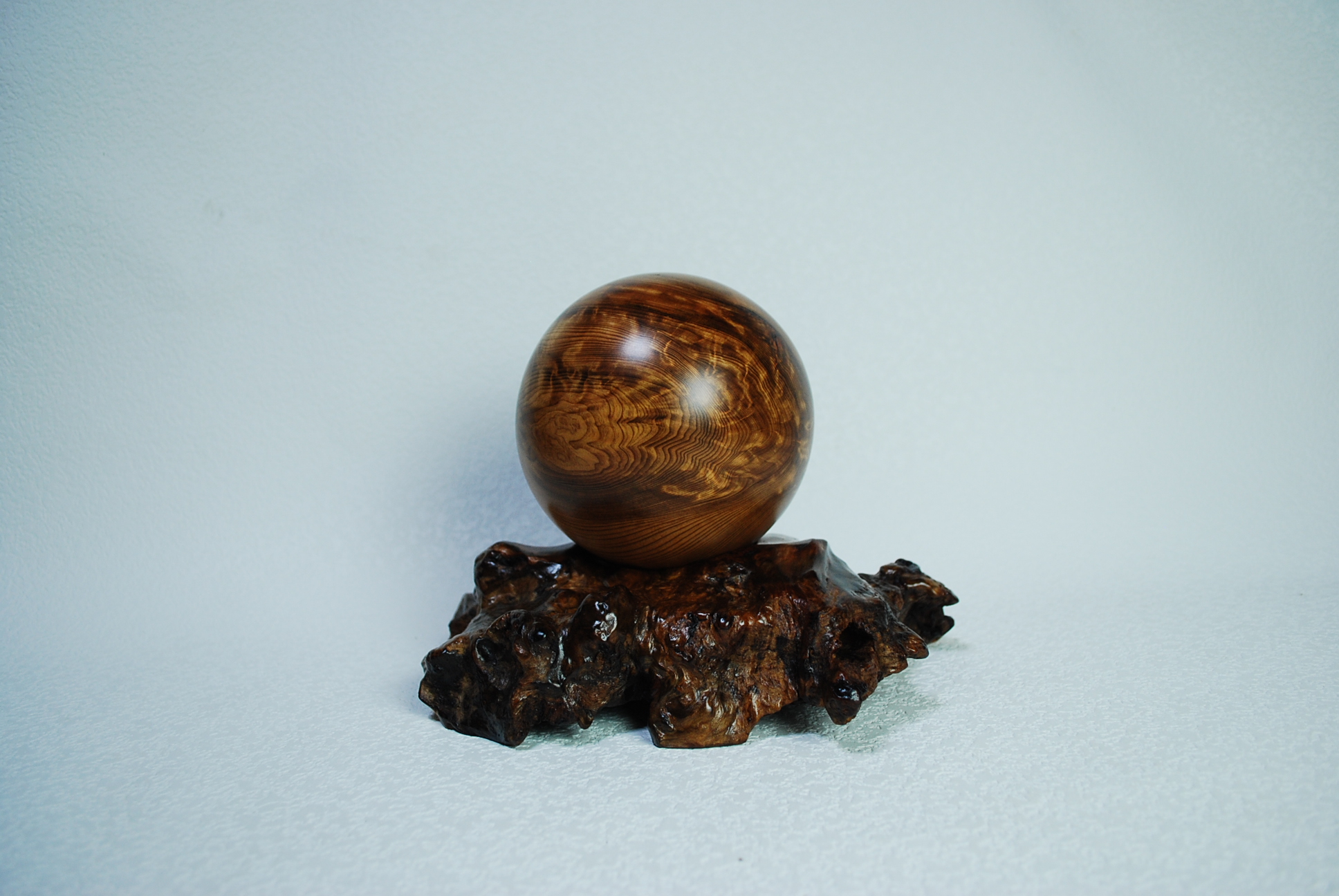 長寿玉　虎杢材　自然木台の画像