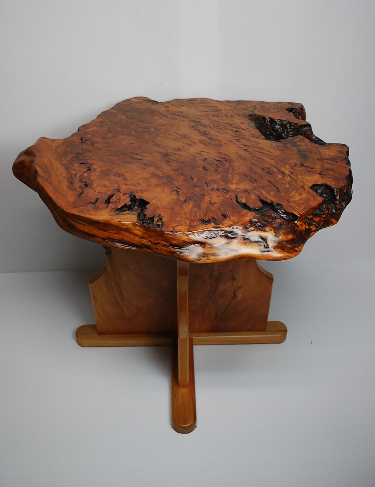 泡瘤自然テーブルの画像